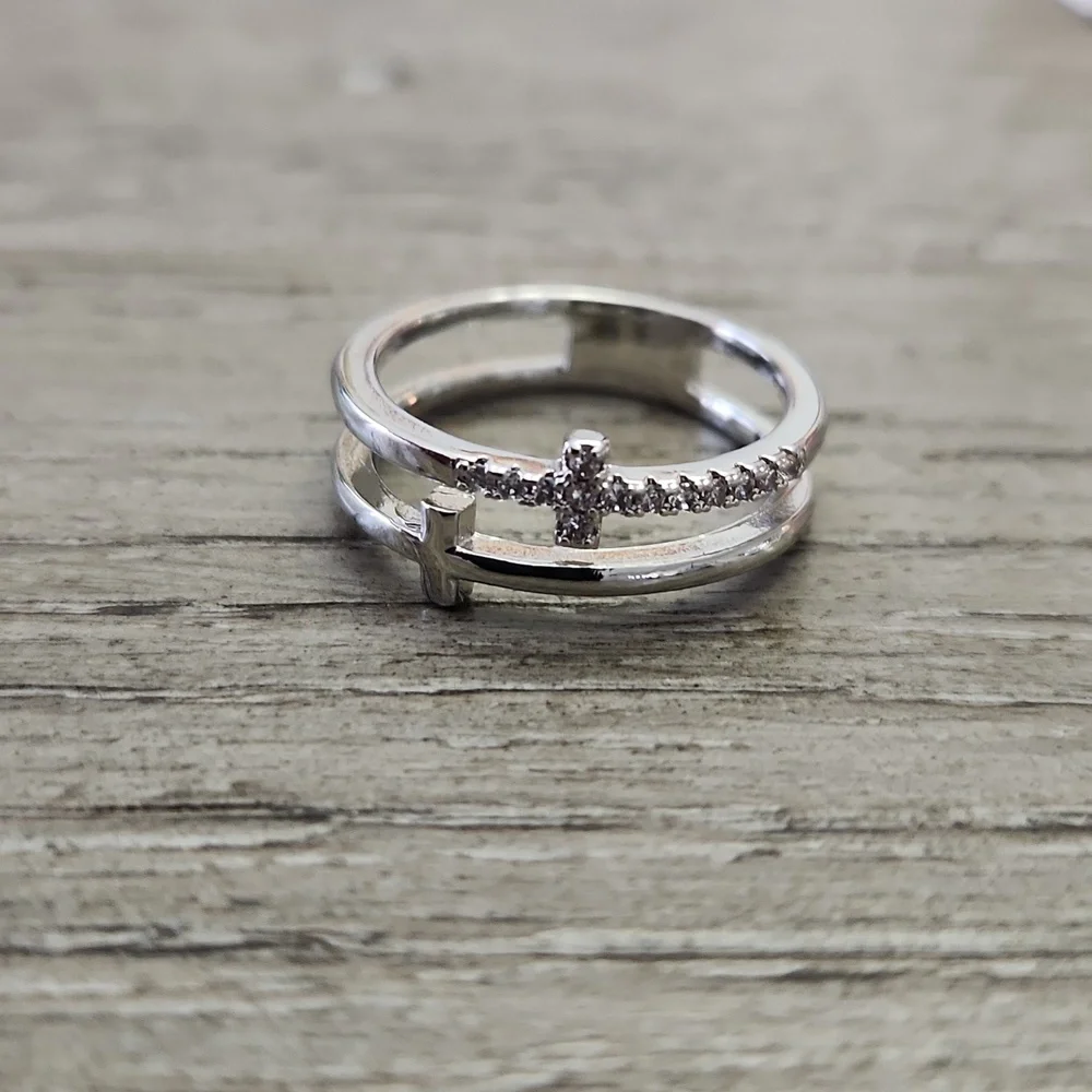 NWT CROSSES SILVER PLATED ZIRCON RING - Picture 4 of 6